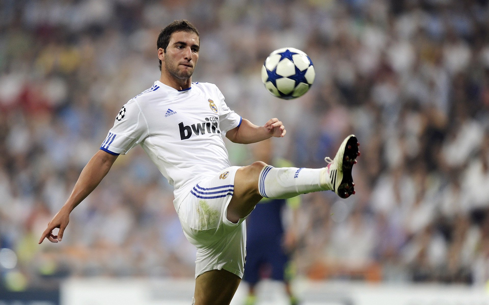 安杜里尔公司YFQ-44“复仇”战斗机无人机:引领未来空战的新AI利器